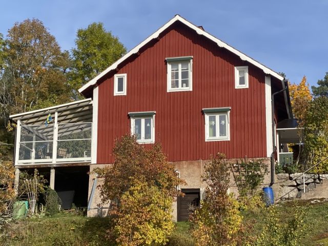 Fönstermarkiser, bredd 130cm x utfall 70cm, Sandatex väv nr. 5407-05, rak kappa.
